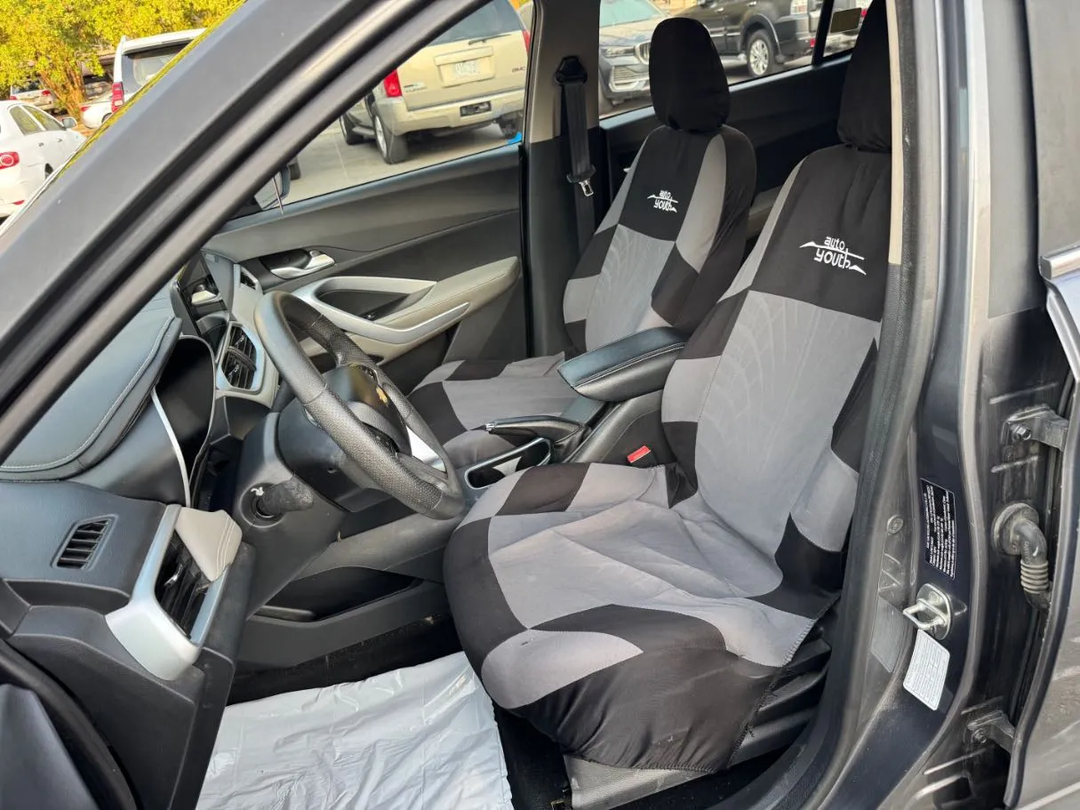 Car image 13