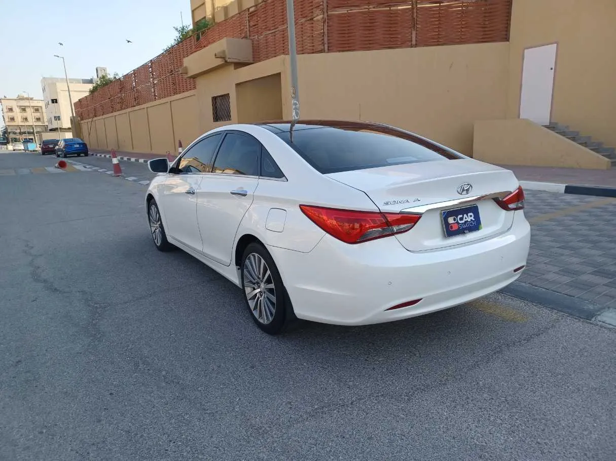 Car image 7