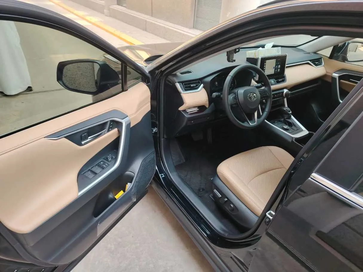 Car image 11