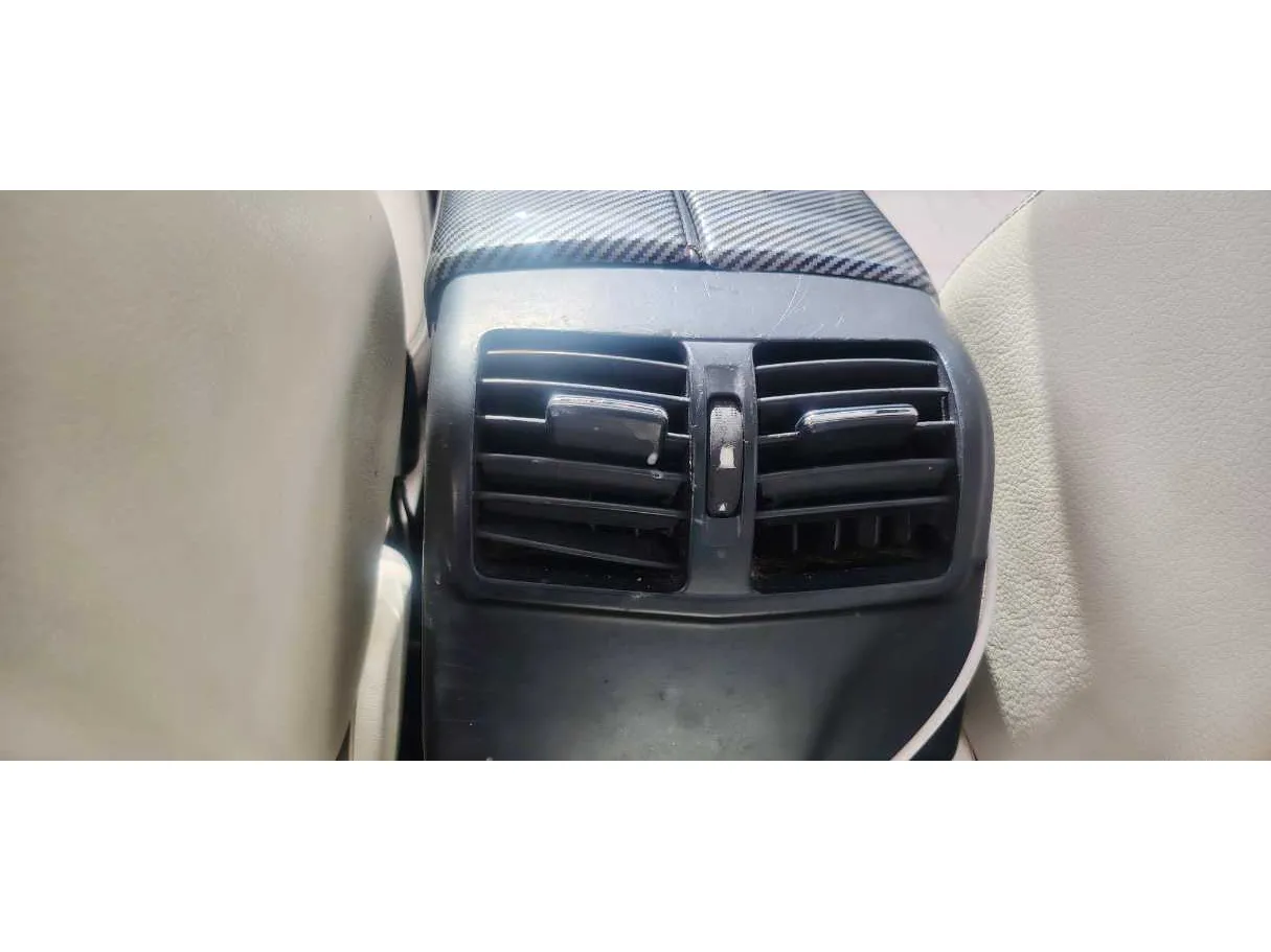 Car image 29