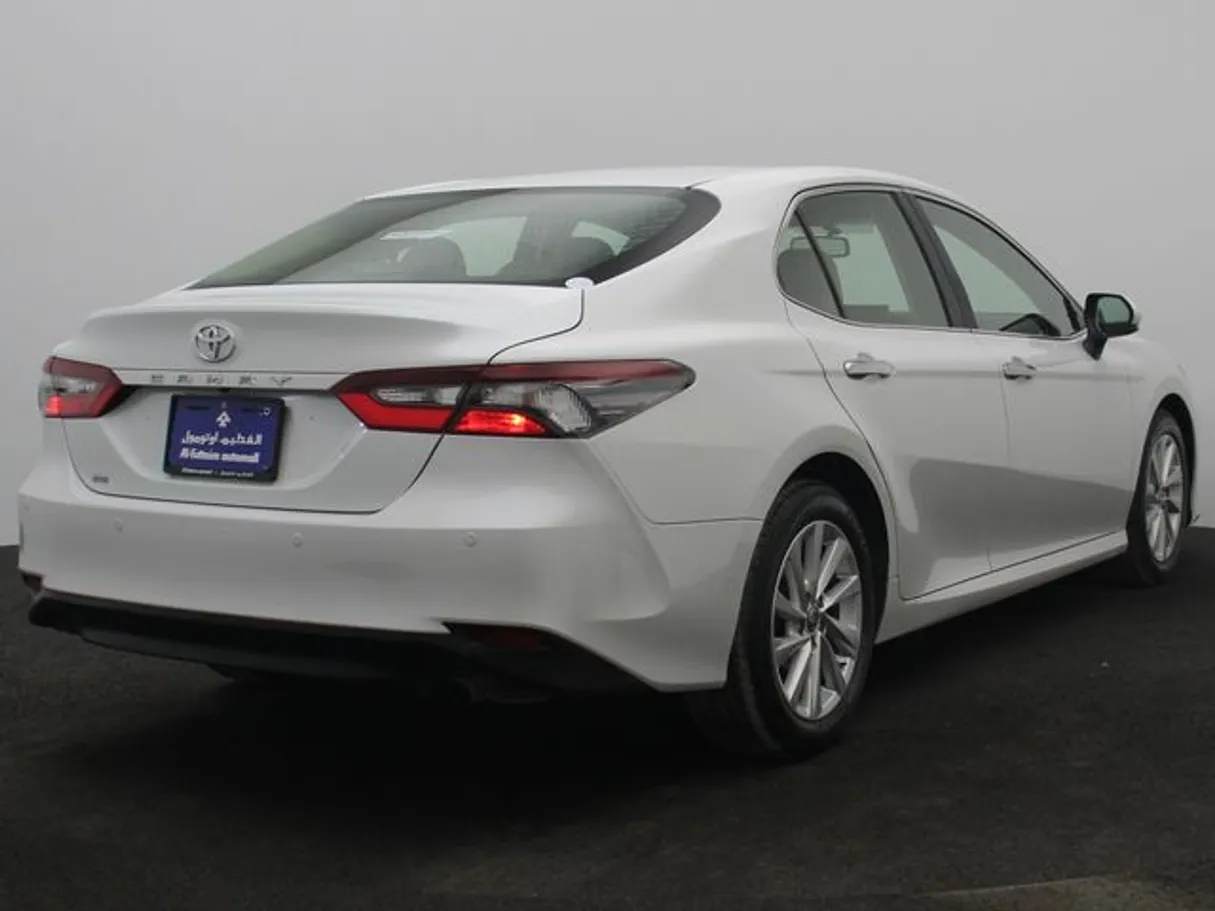 Car image 2