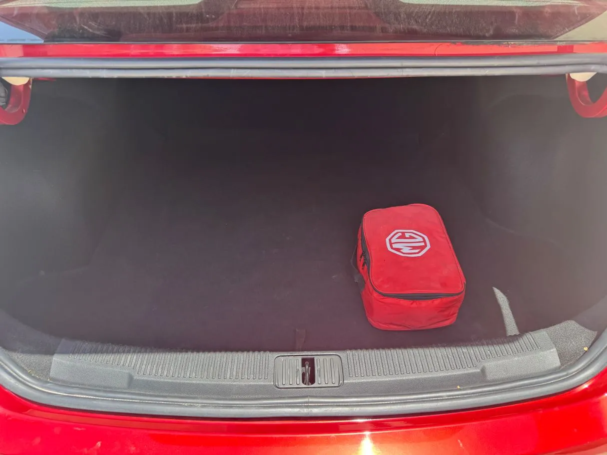 Car image 19