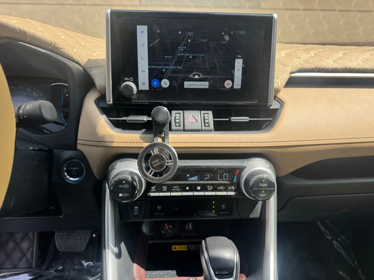 Car image 16