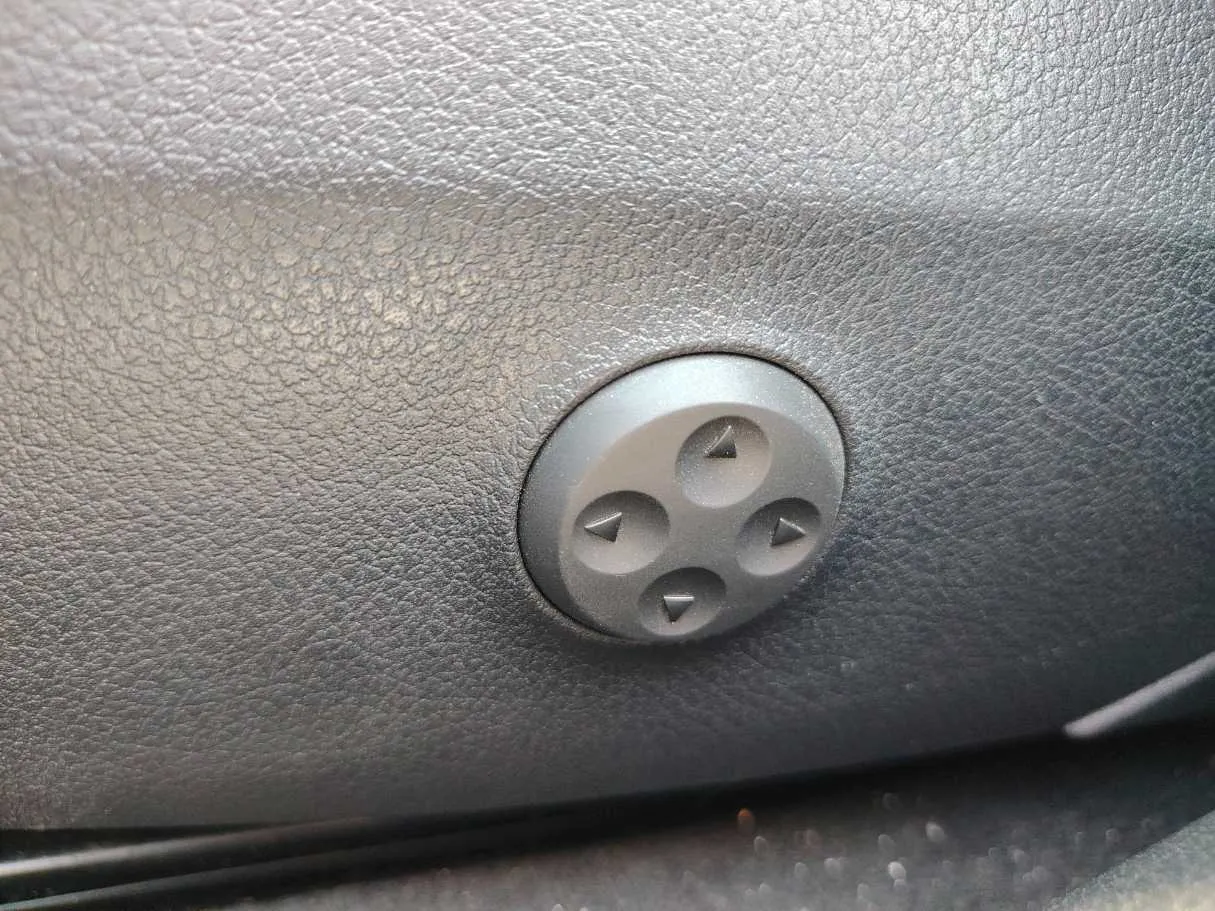 Car image 28