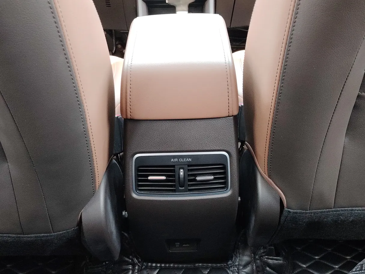 Car image 32