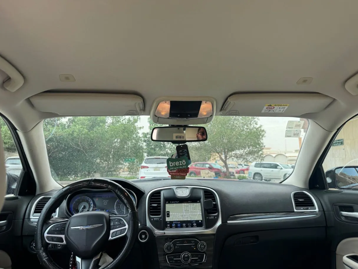 Car image 14