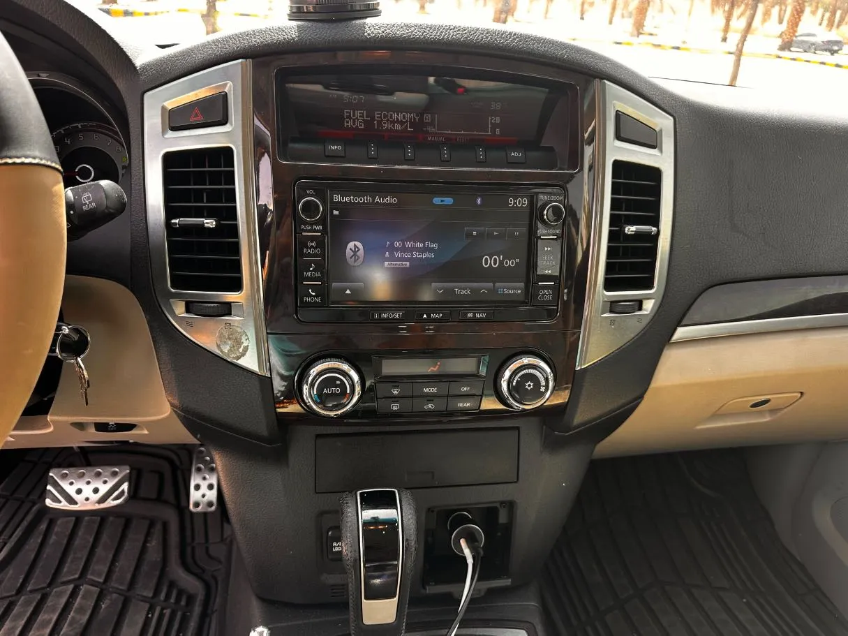Car image 18