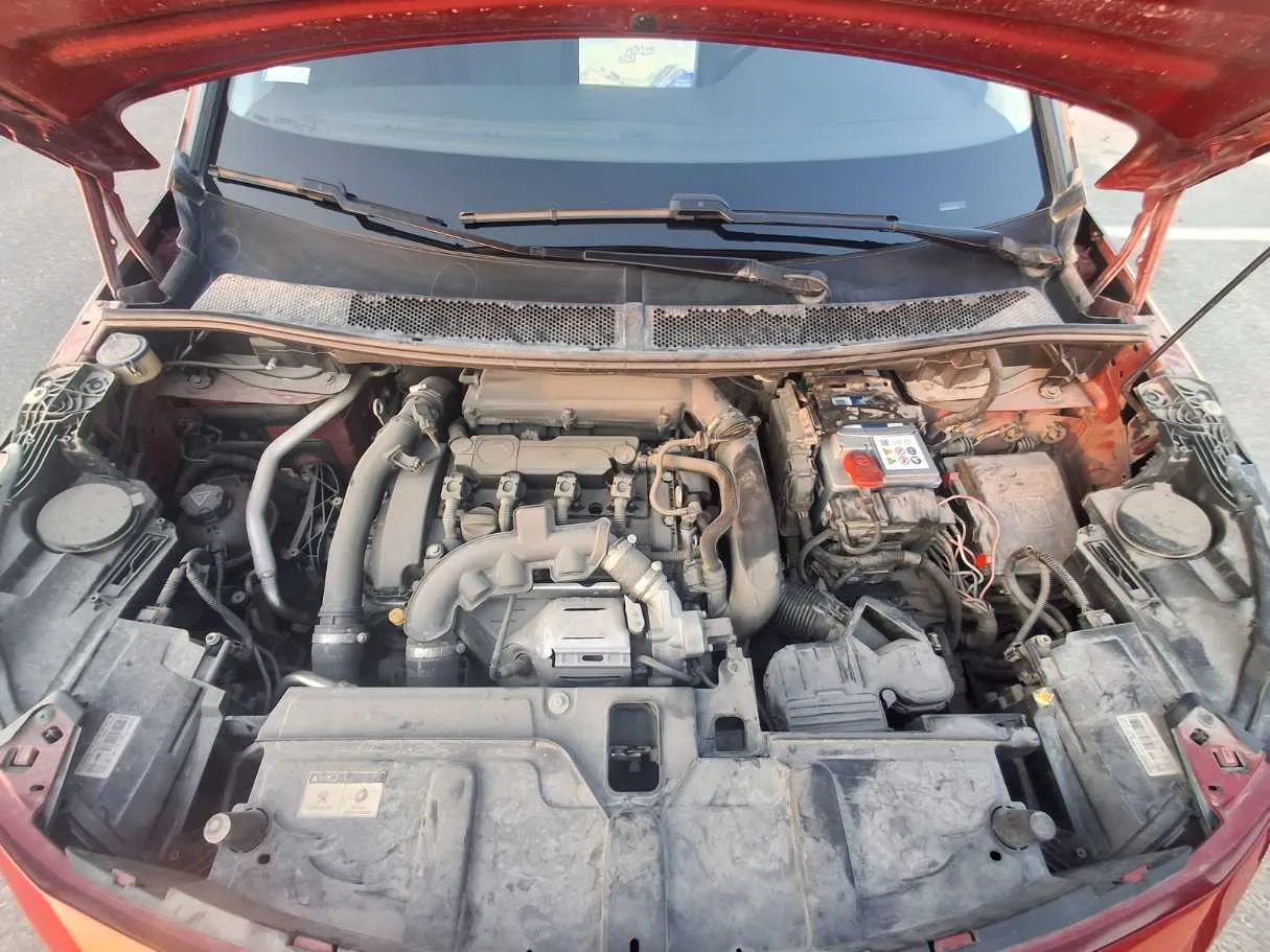 Car image 19