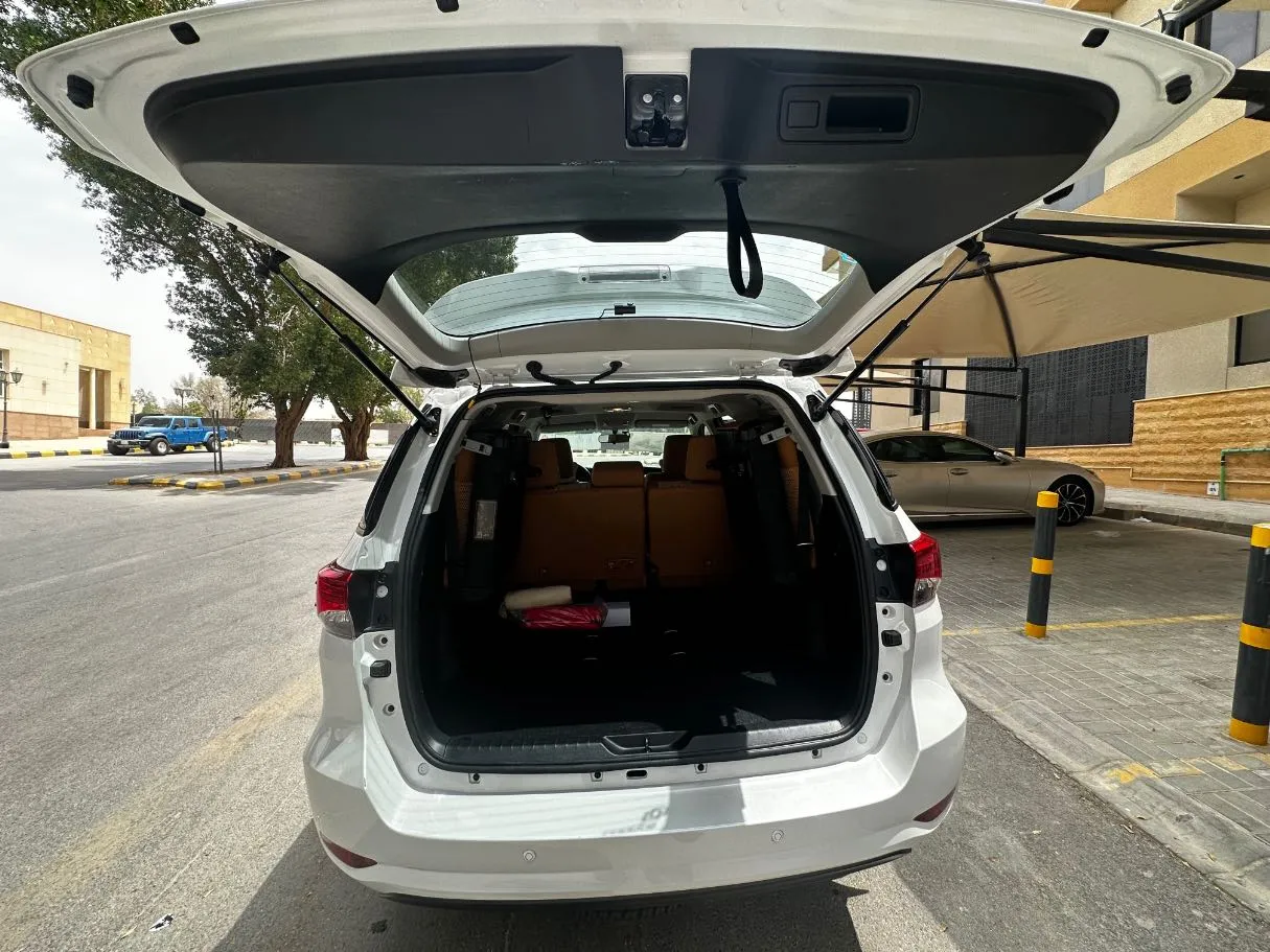 Car image 21