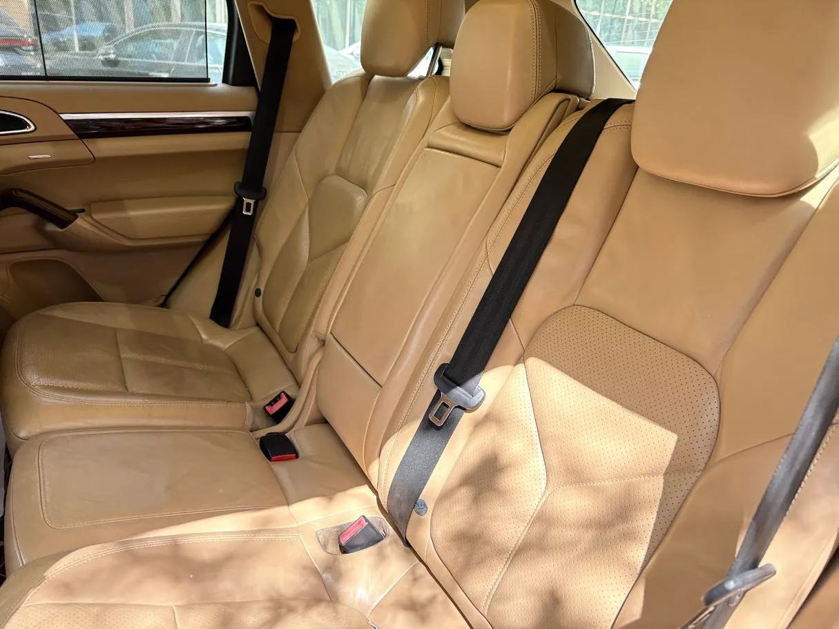 Car image 16