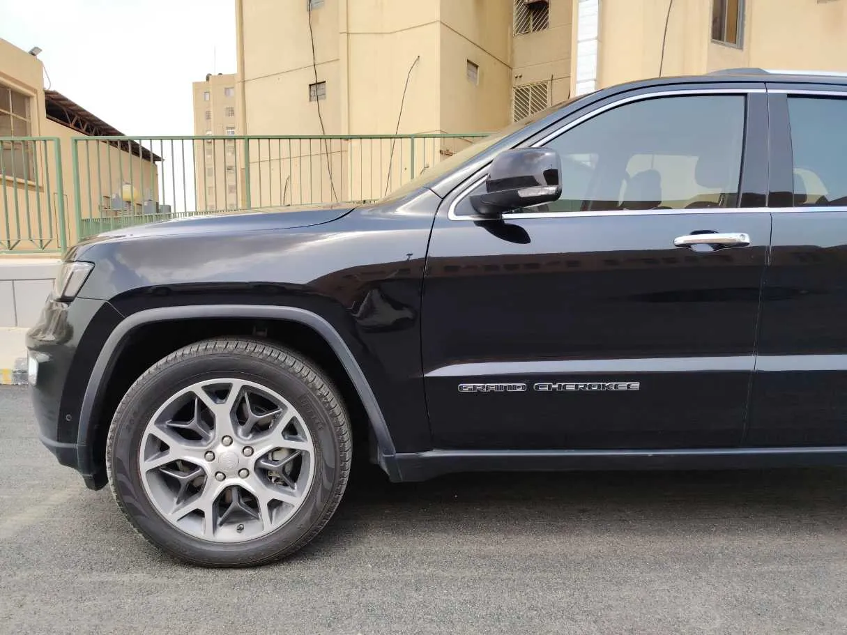 Car image 9