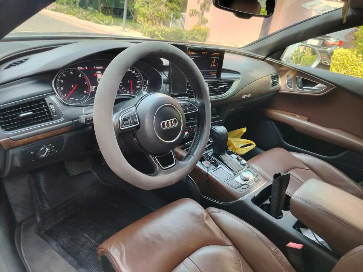 Car image 13