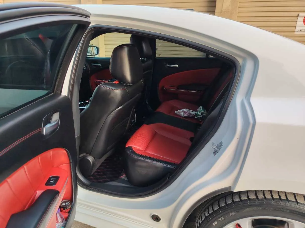 Car image 14