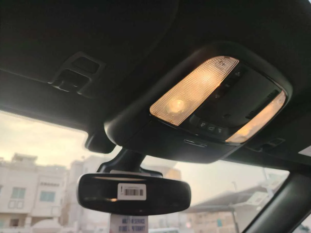 Car image 30