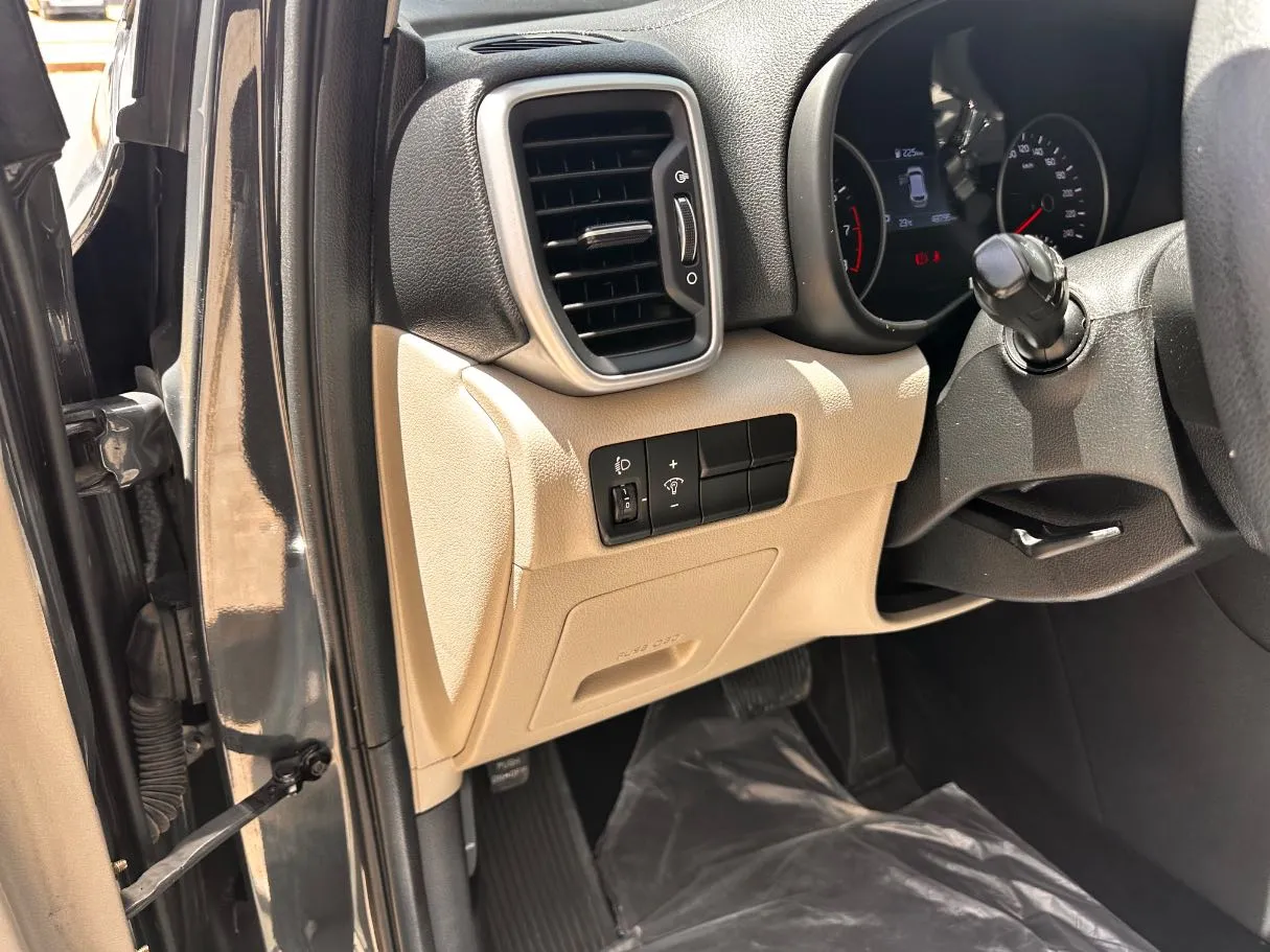 Car image 26