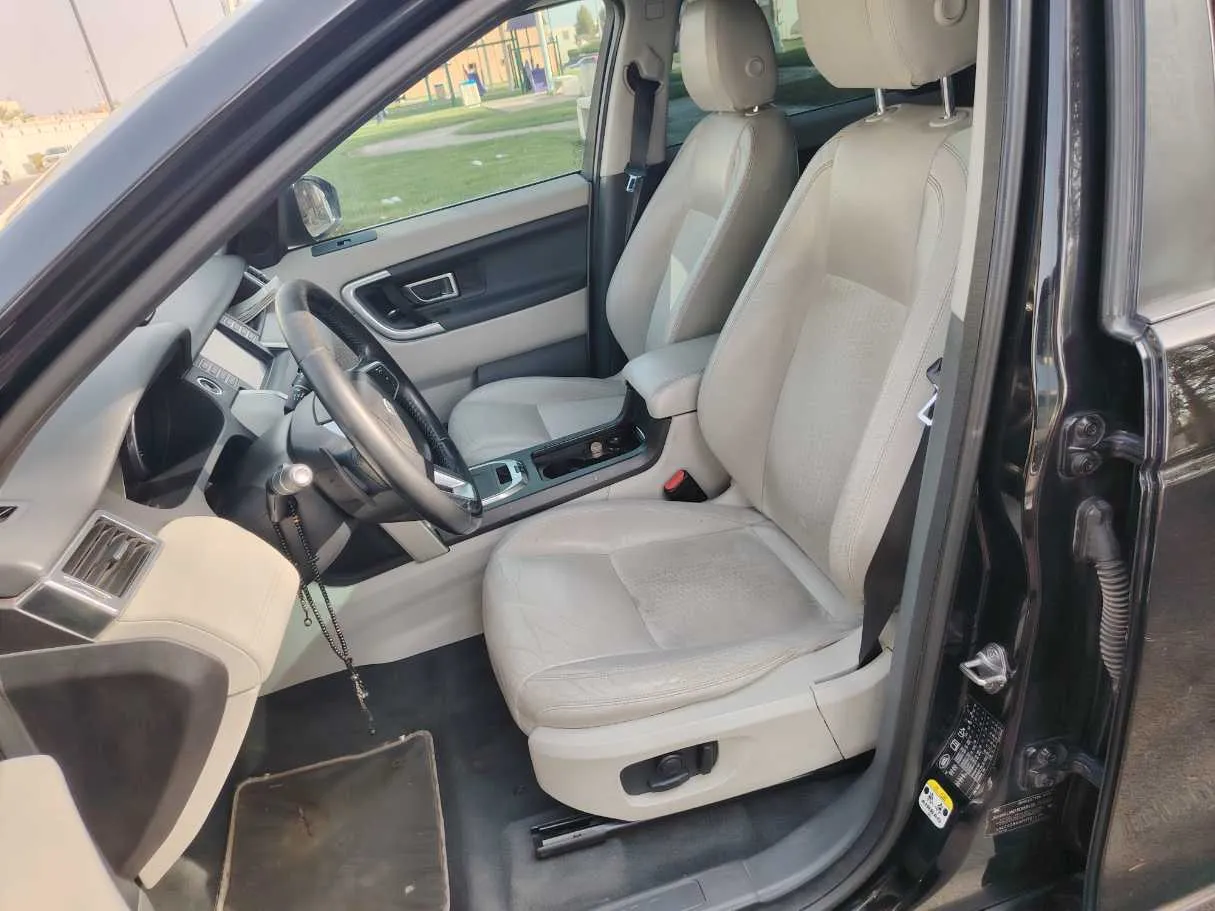 Car image 12