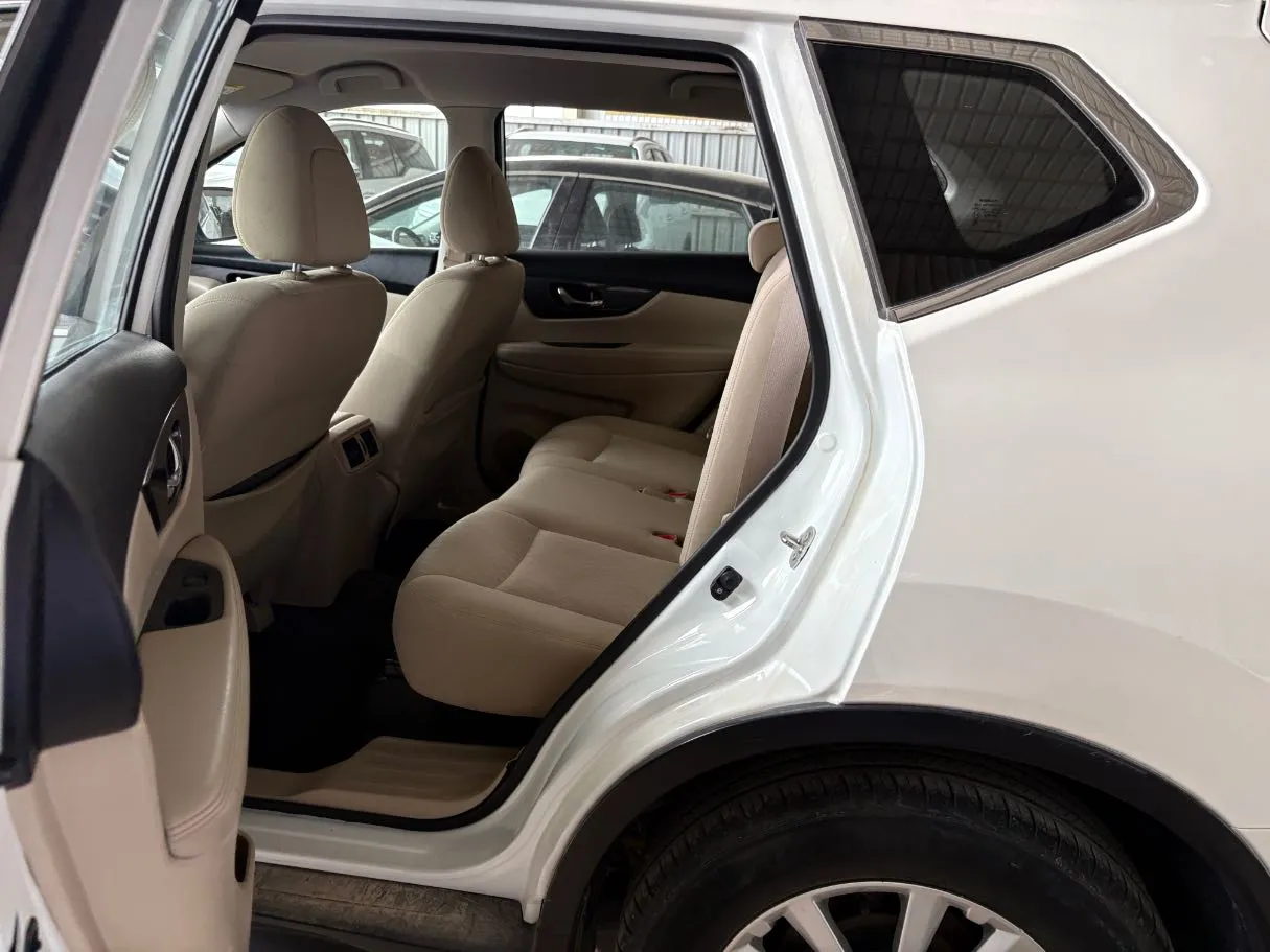 Car image 16