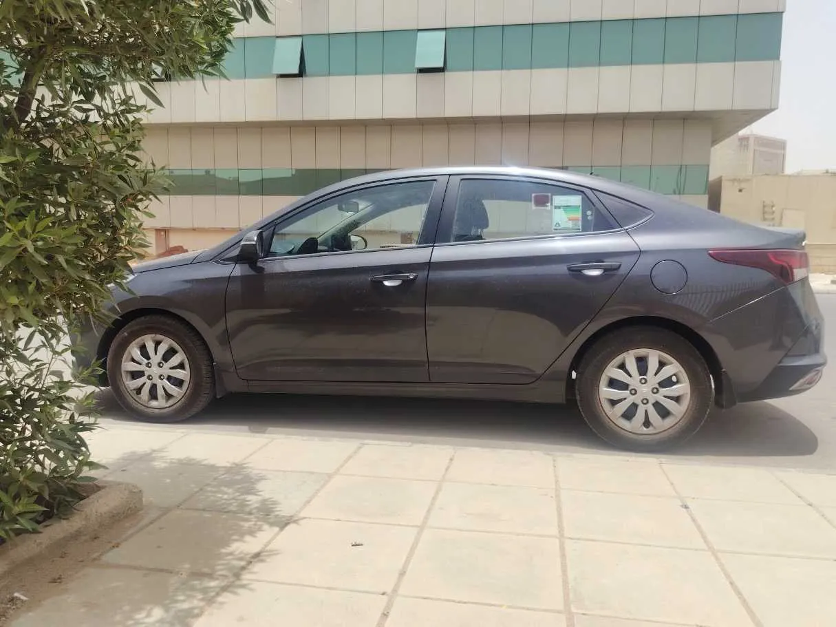 Car image 8