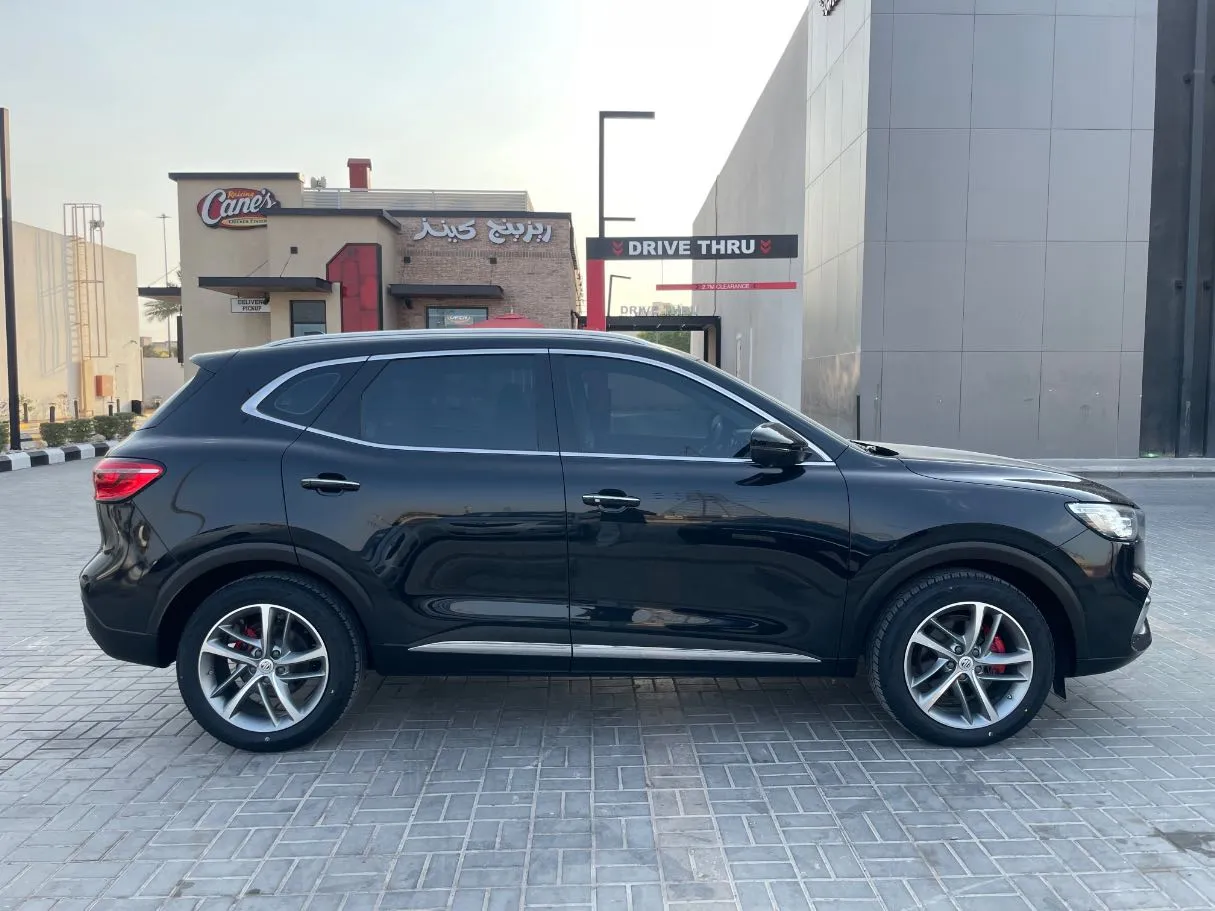 Car image 4