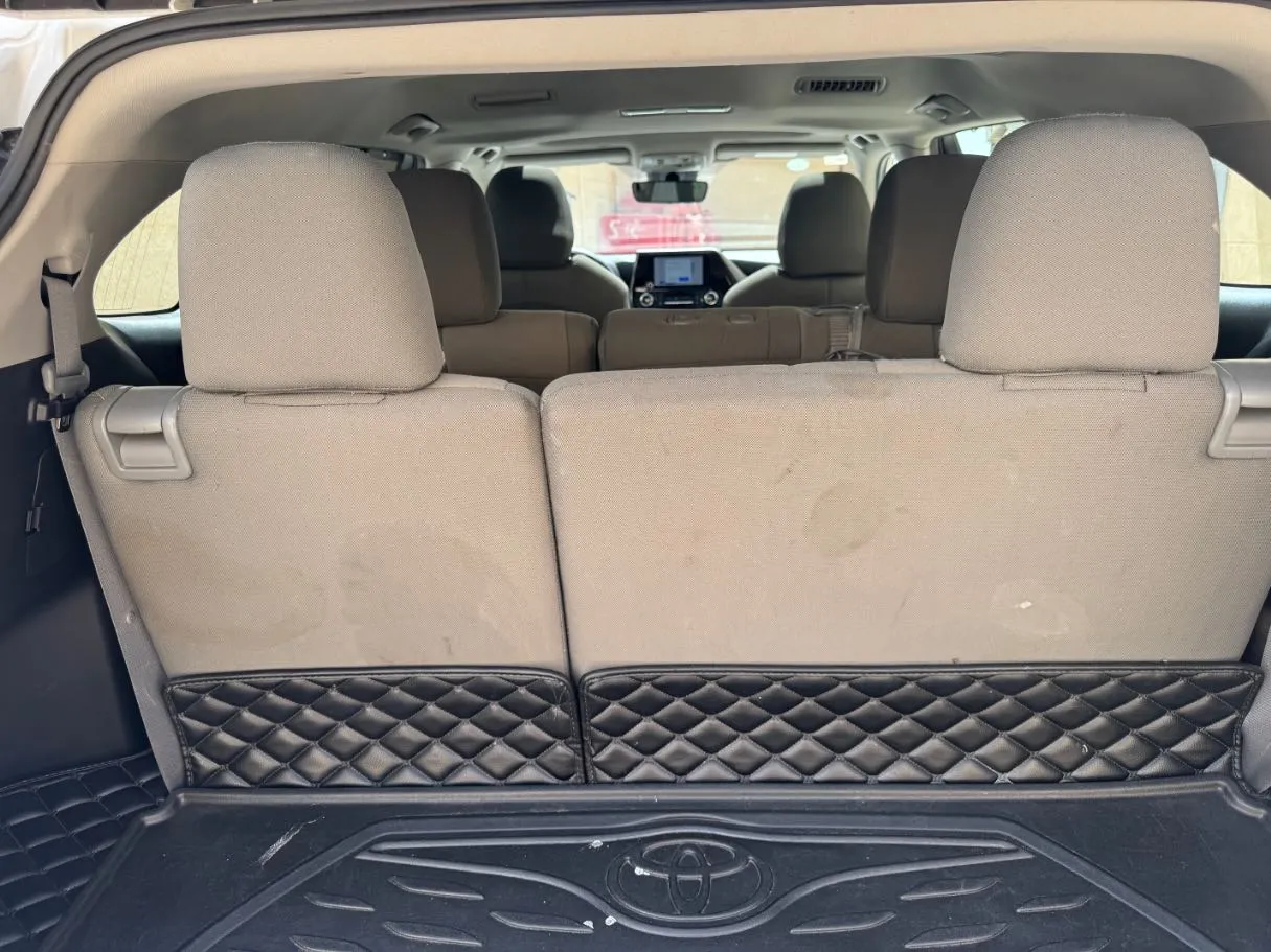 Car image 20