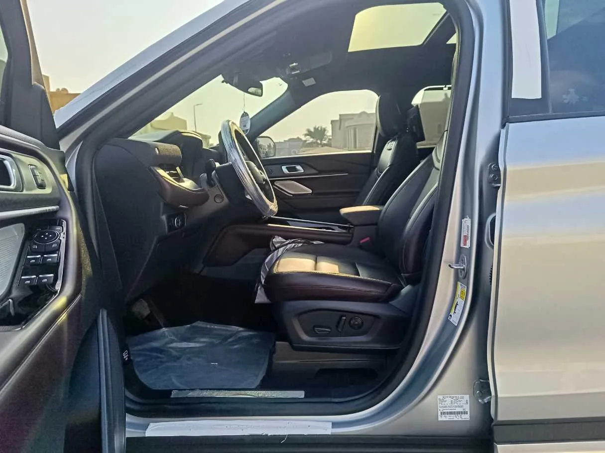 Car image 15