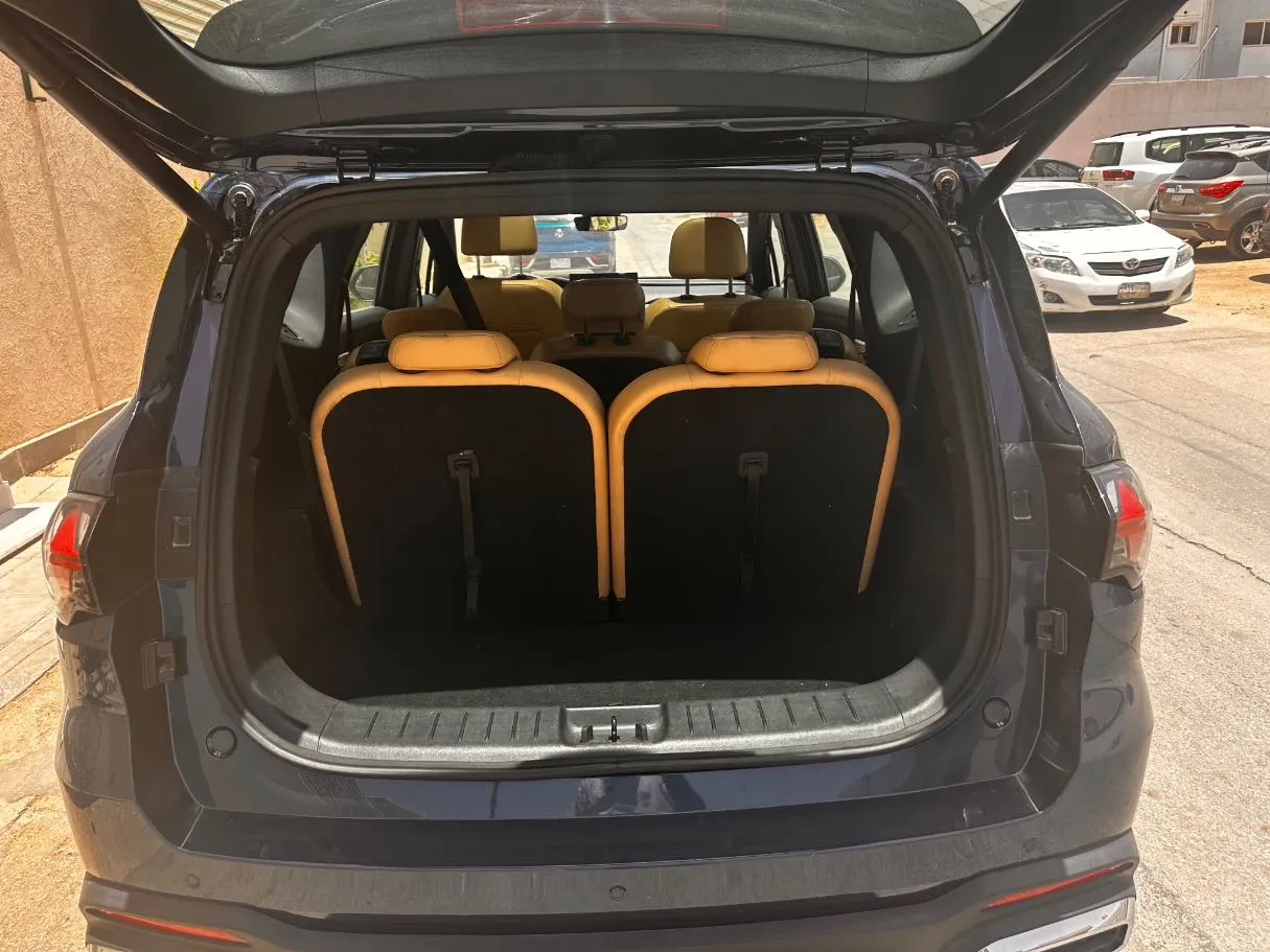 Car image 23