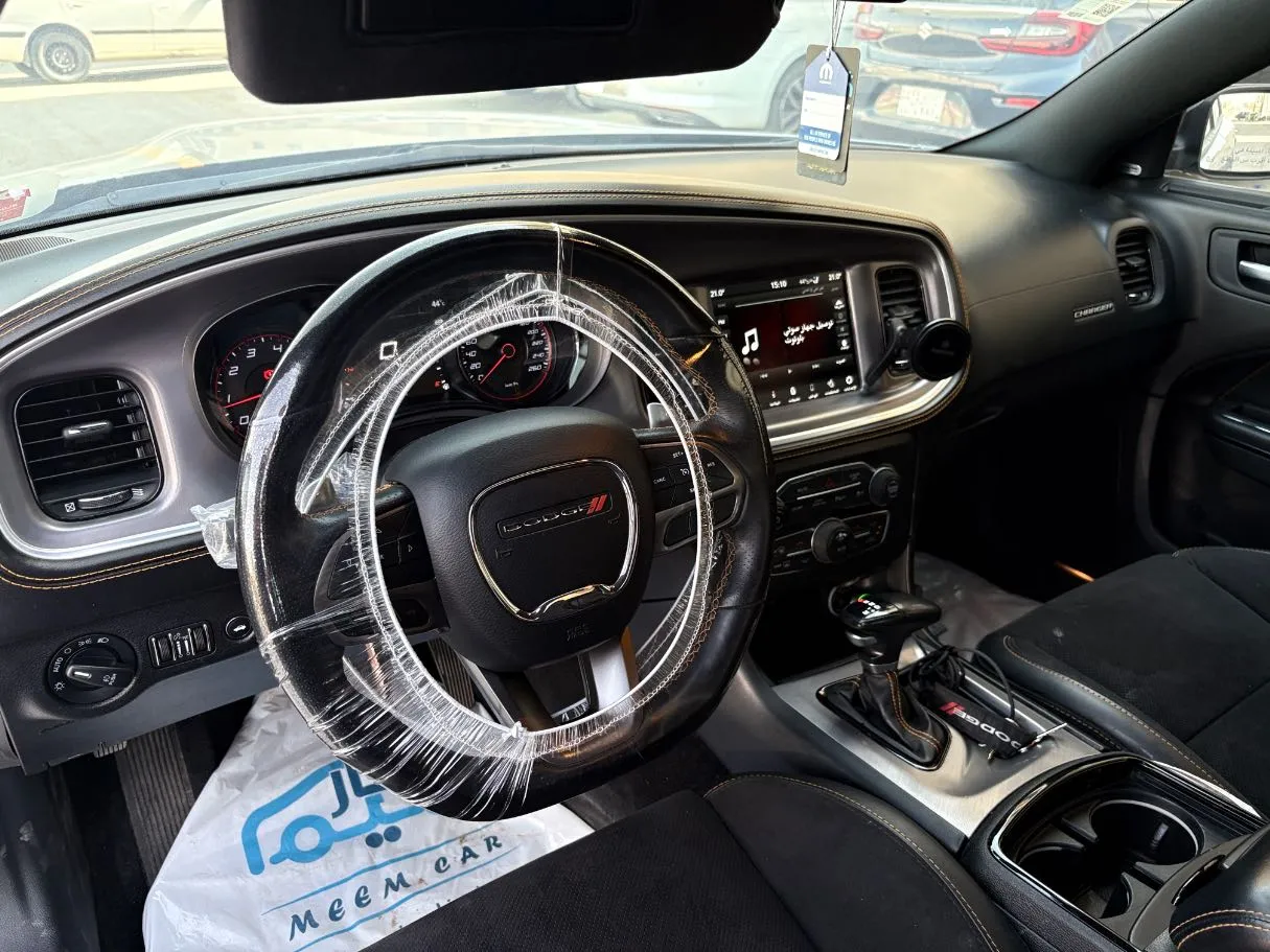 Car image 12
