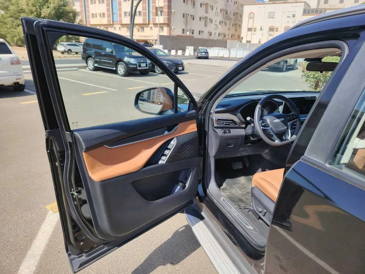 Car image 9