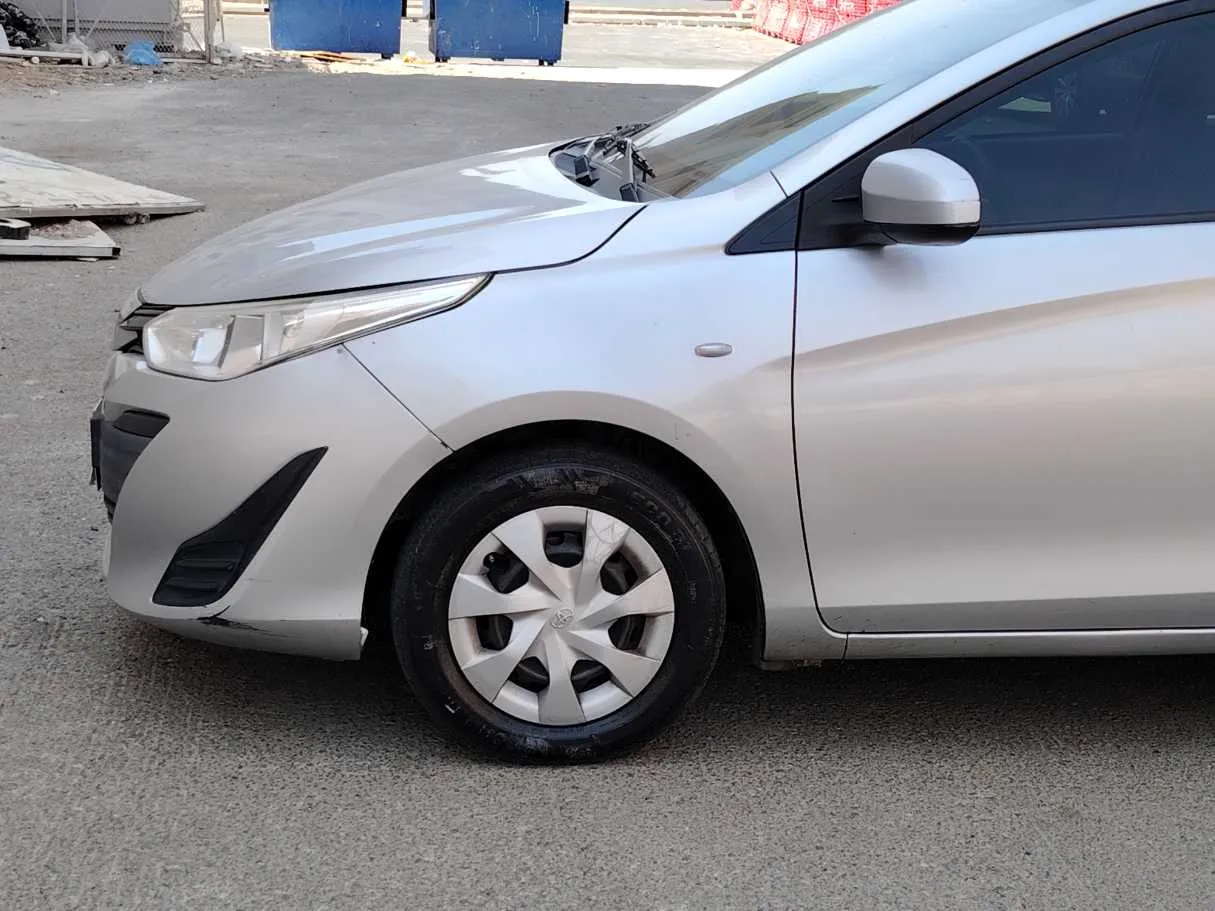 Car image 9