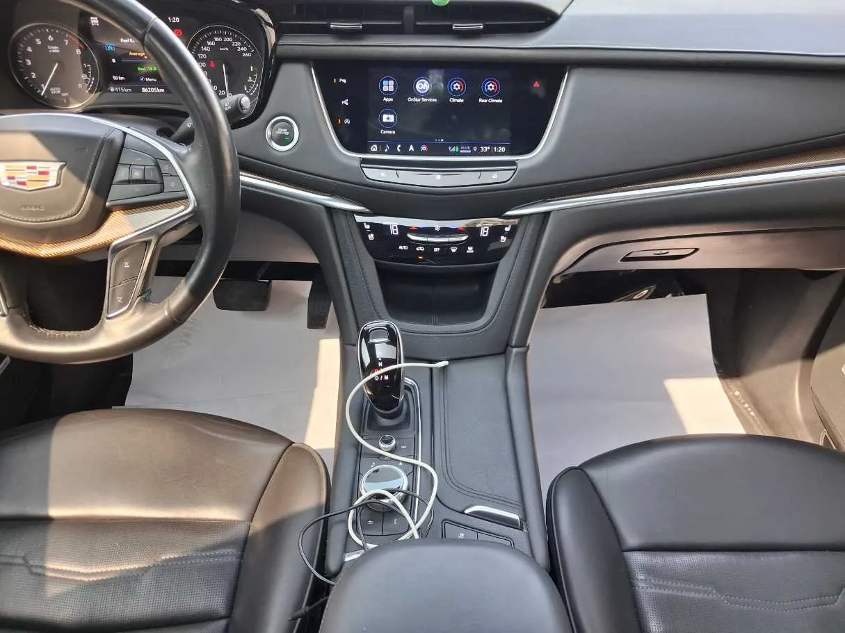 Car image 17