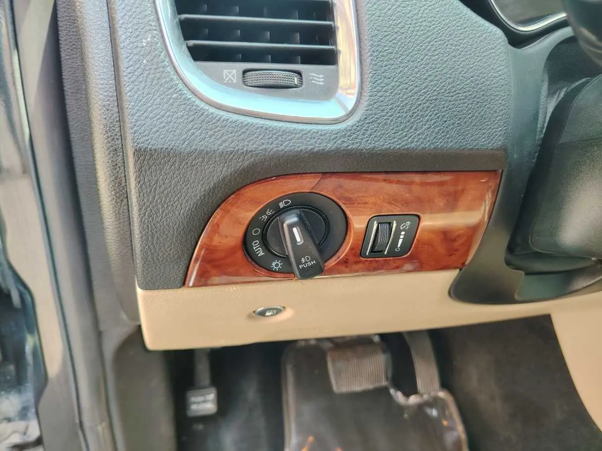 Car image 37