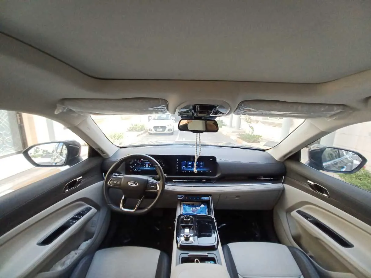 Car image 13