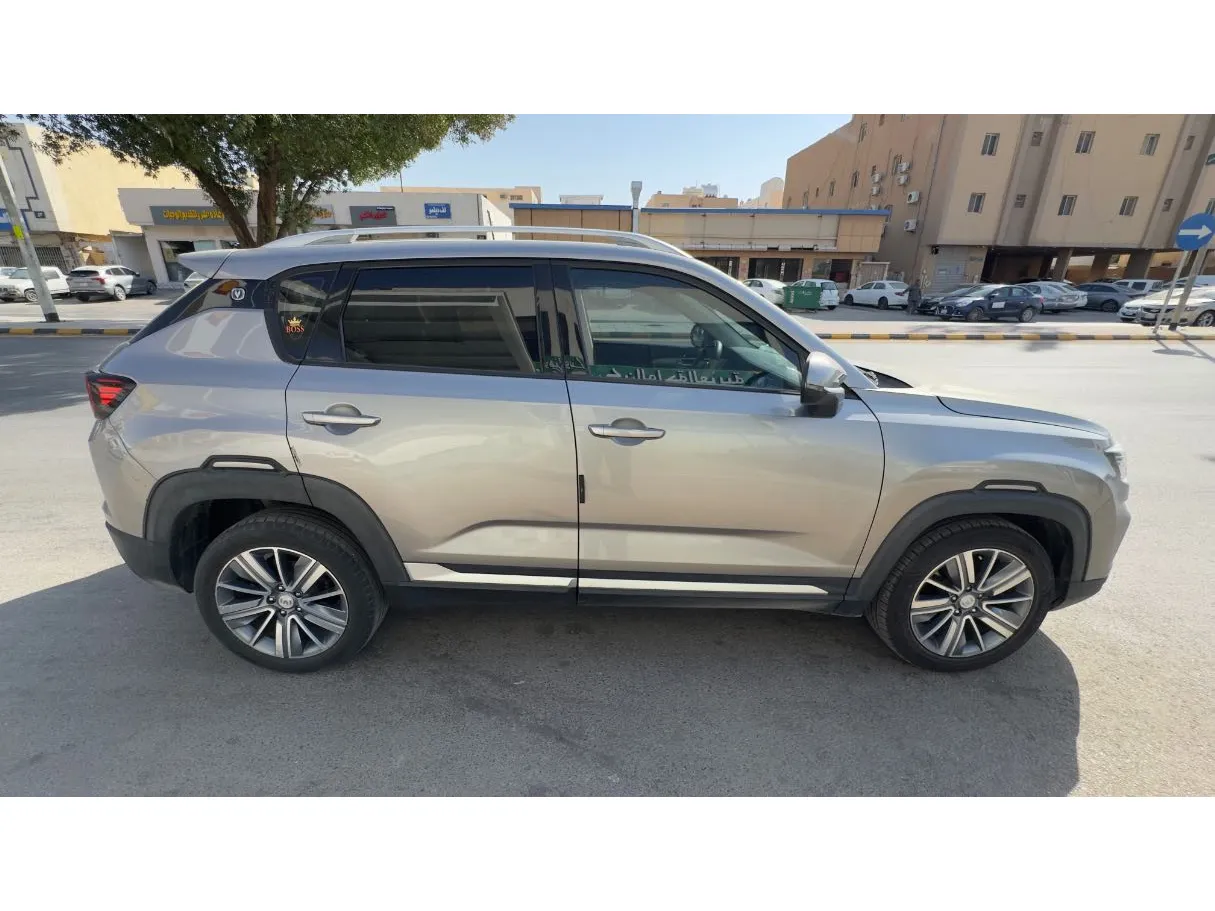 Car image 4