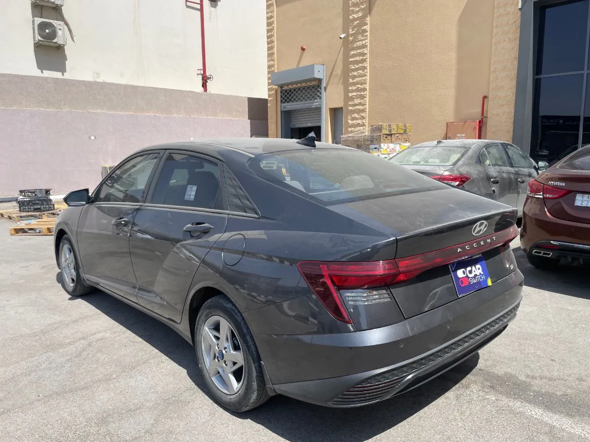 Car image 7