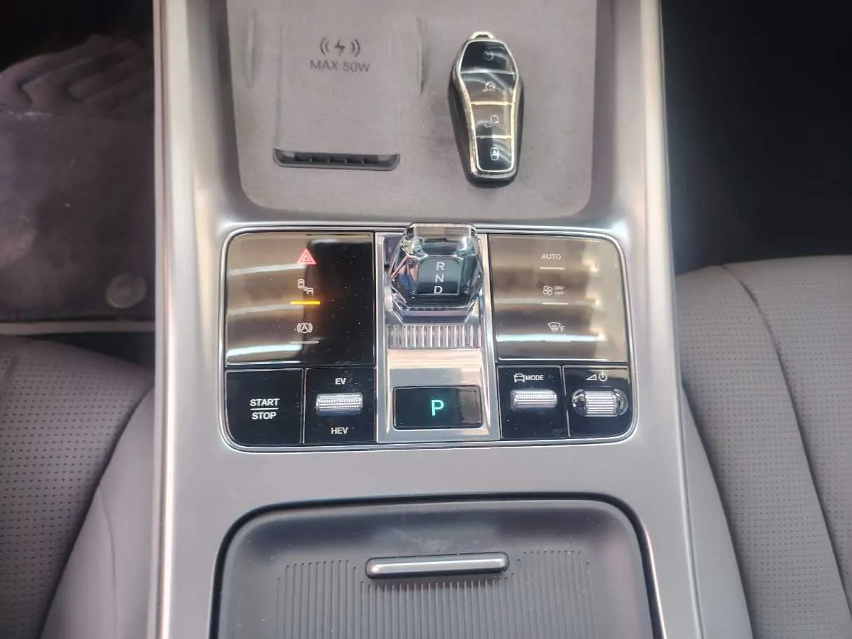 Car image 24