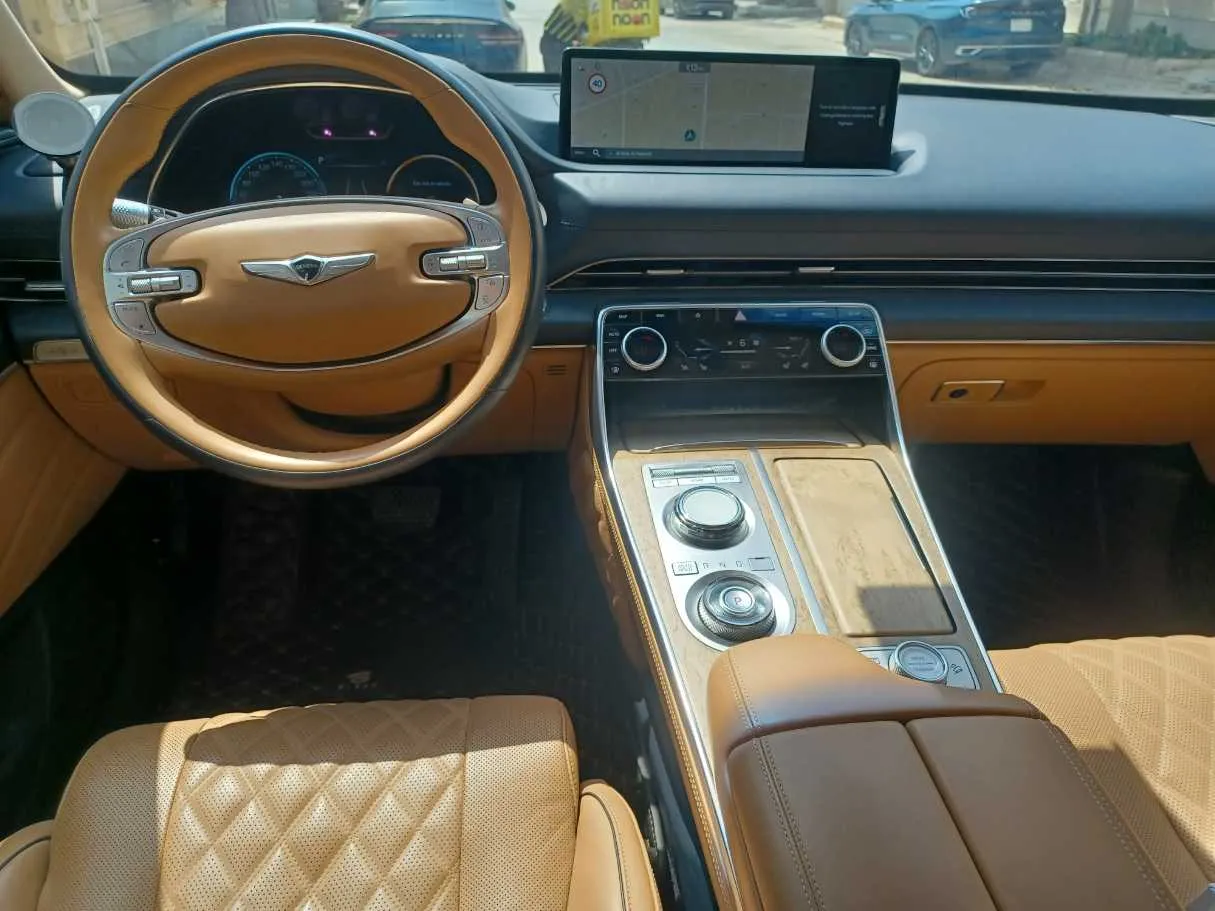 Car image 16