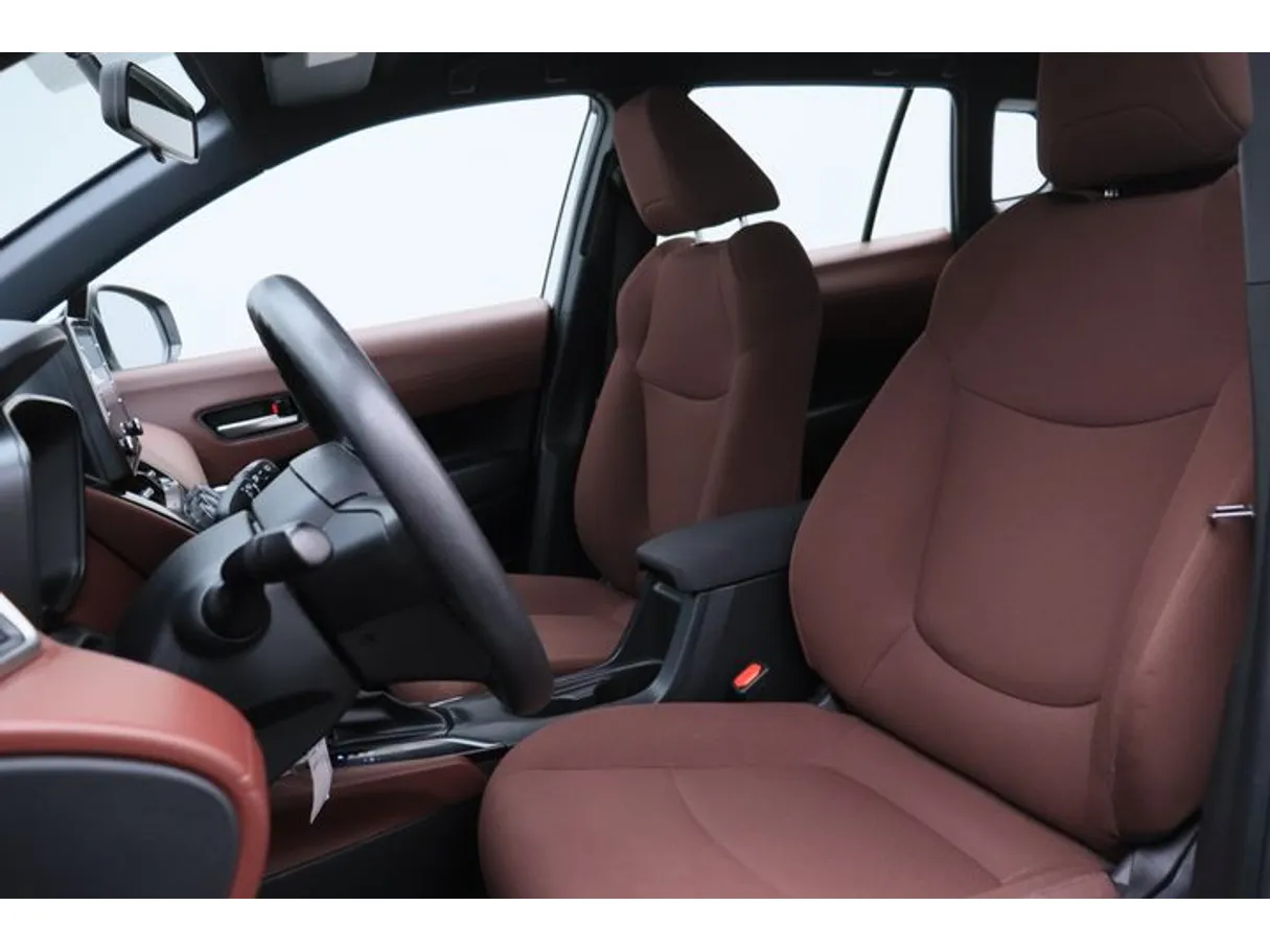 Car image 8