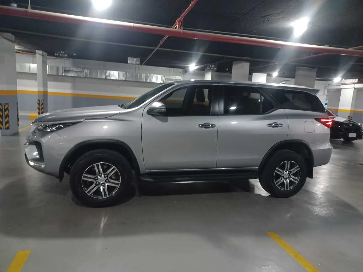 Car image 8
