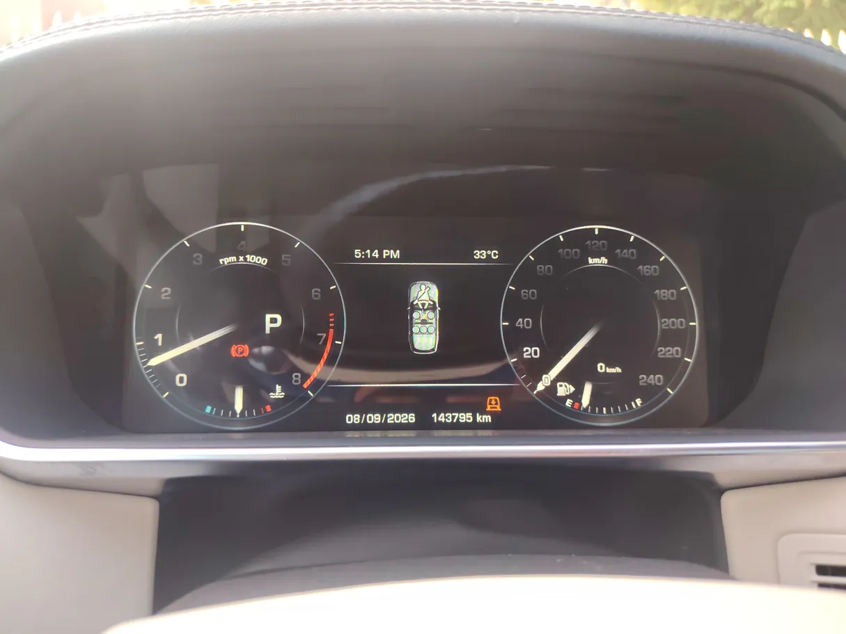 Car image 26