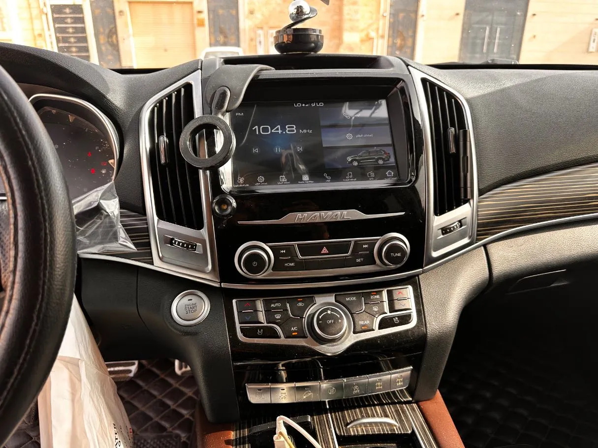 Car image 19