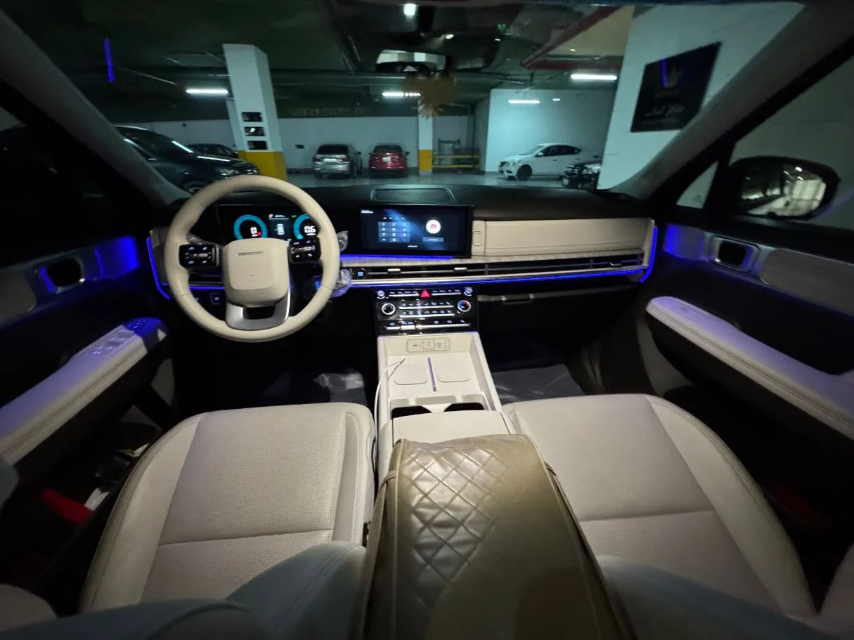 Car image 14