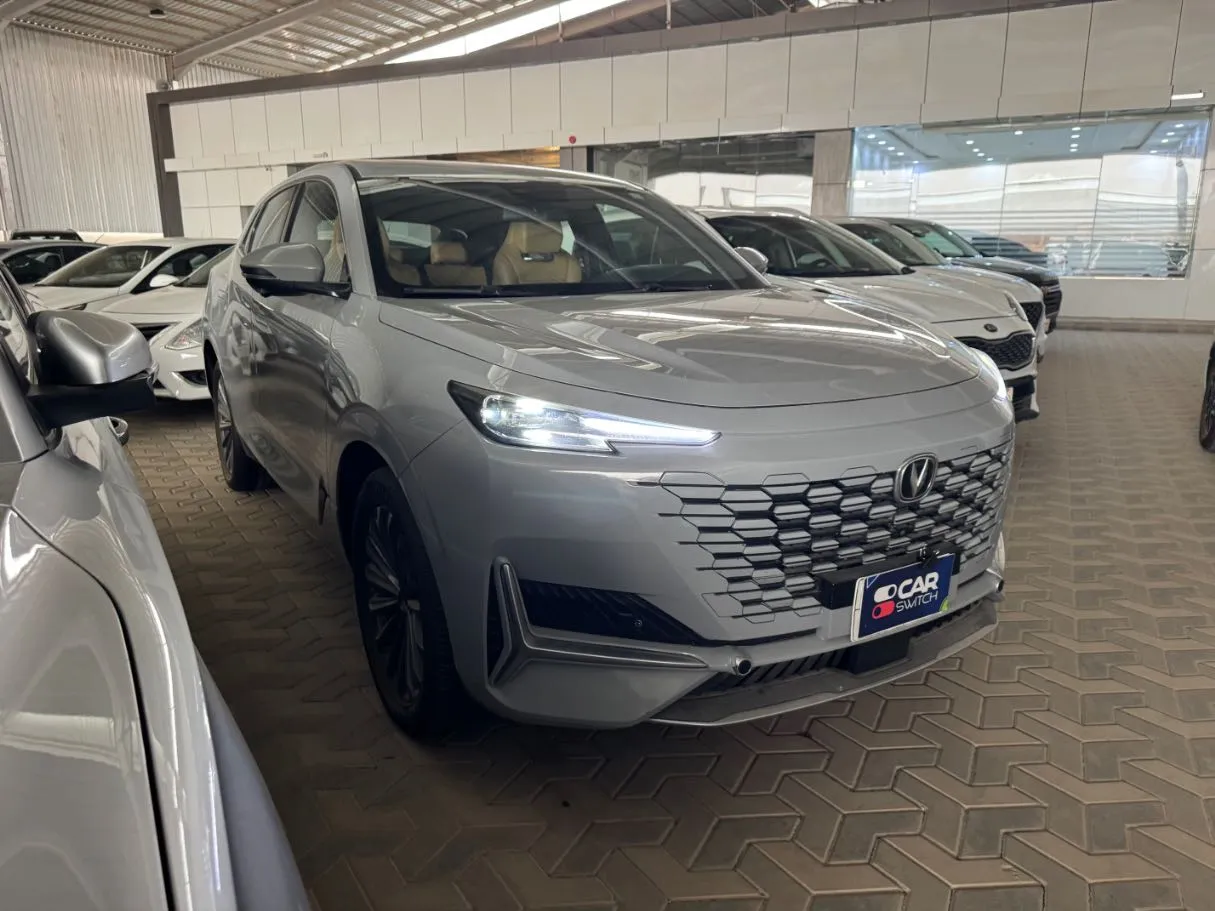Car image 3