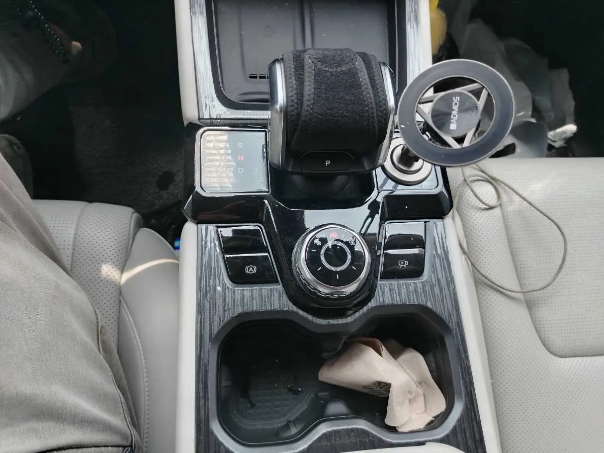 Car image 24