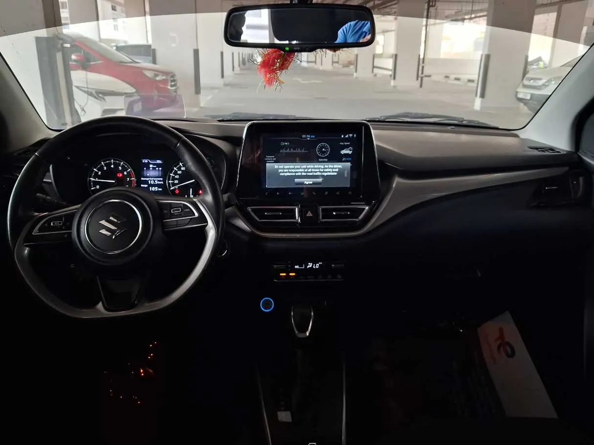 Car image 14