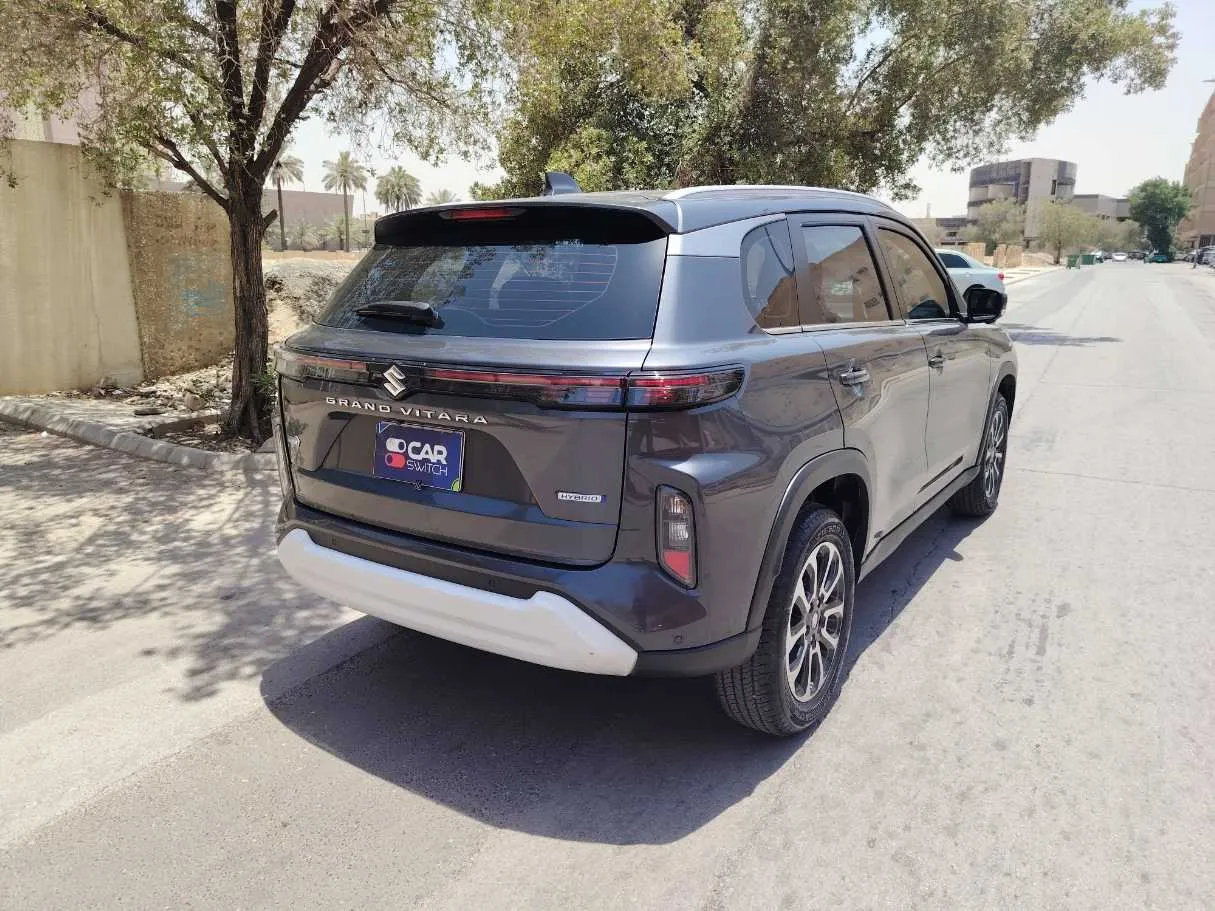 Car image 5