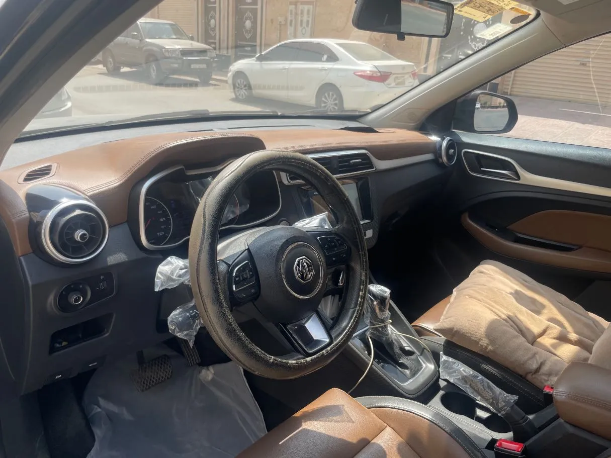 Car image 13