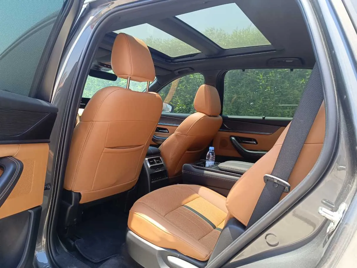 Car image 21
