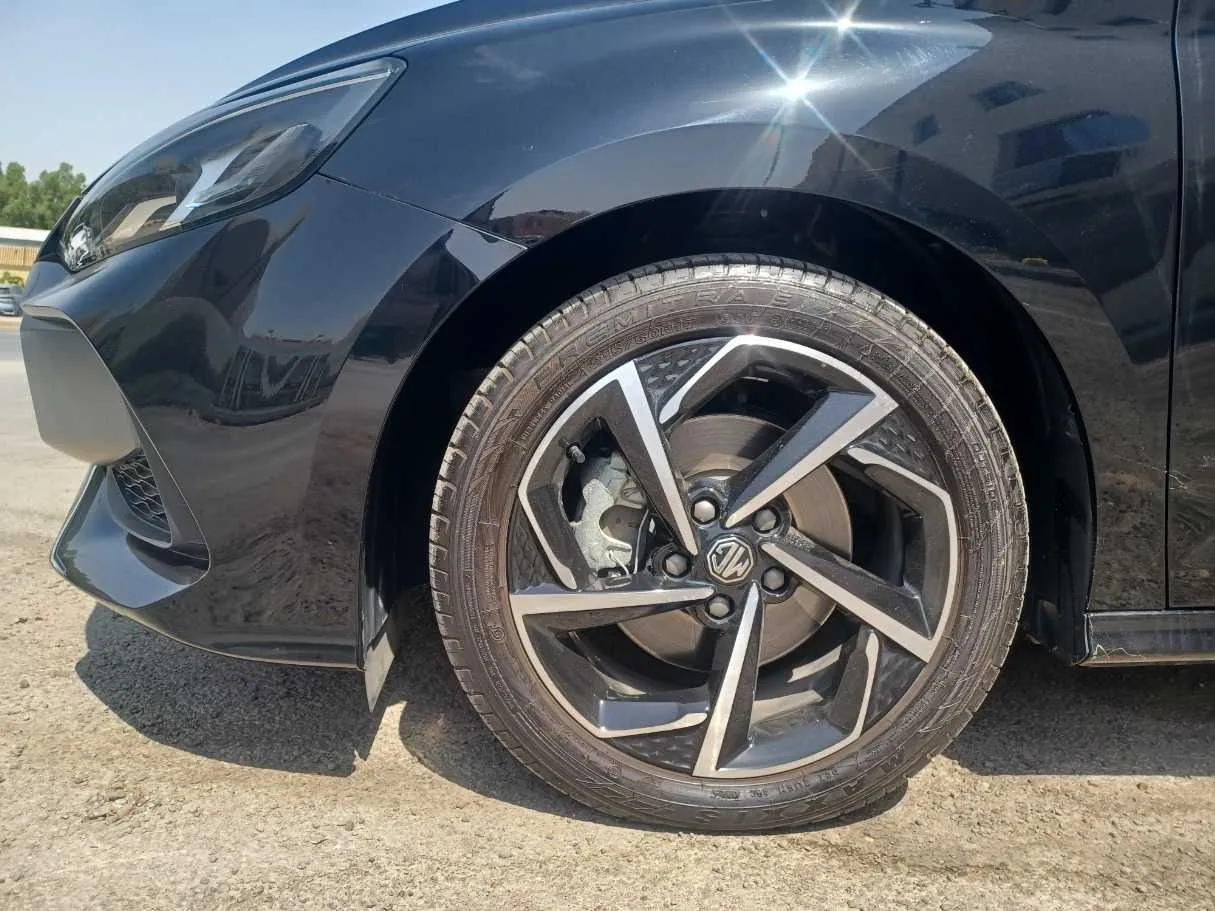 Car image 9
