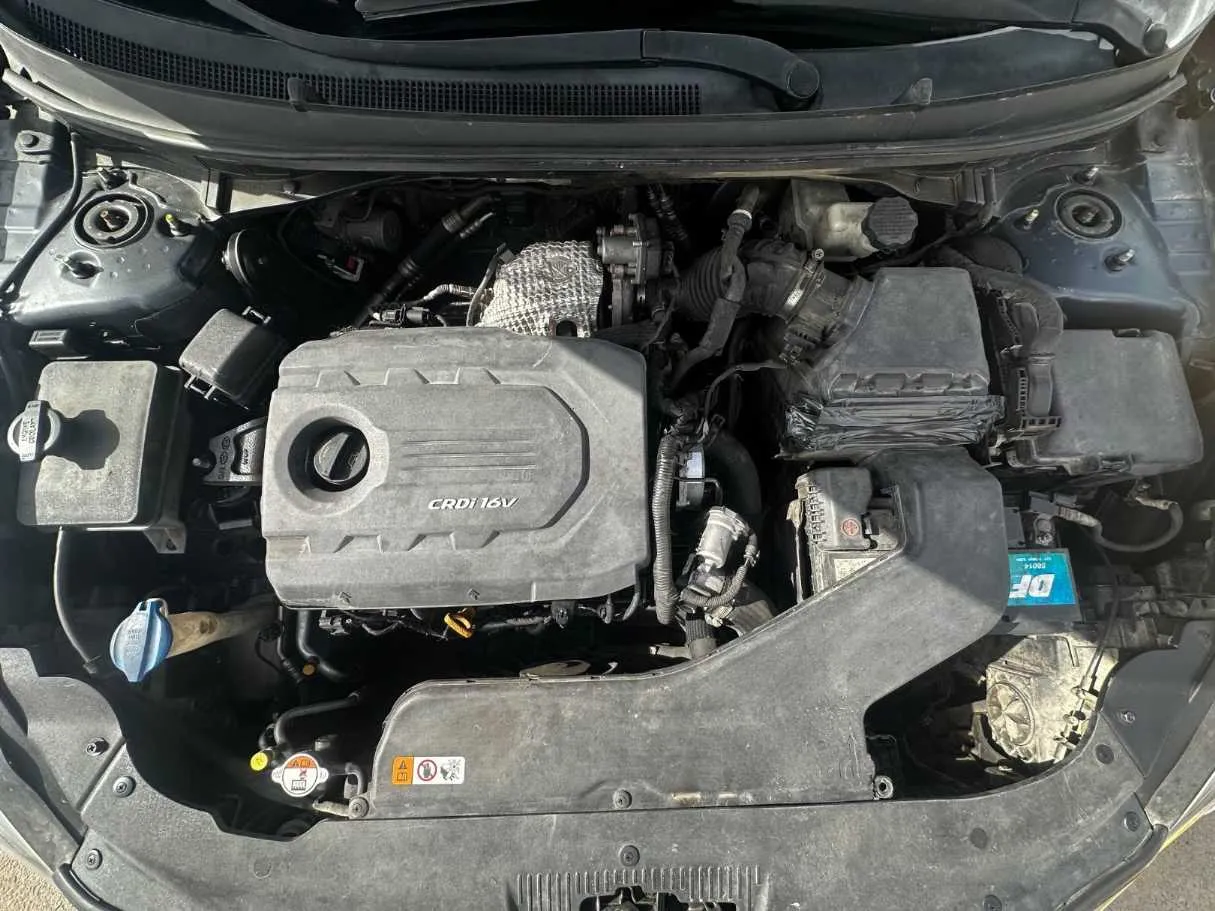 Car image 30
