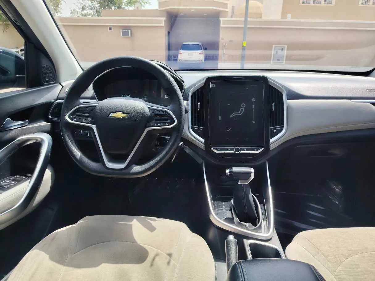 Car image 19